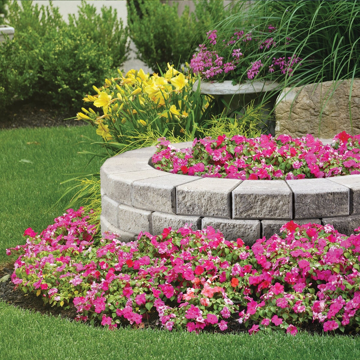 Belgard StackStone Tight Radius Wall Charcoal 8 in. x 8 in. x 4 in ...