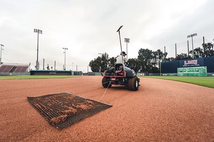 Preparando el césped deportivo para la primavera